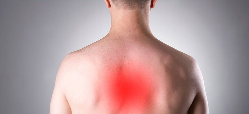 Thoracesch Osteochondrose gëtt duerch länger Schmerz an der Wirbelsäule signaliséiert