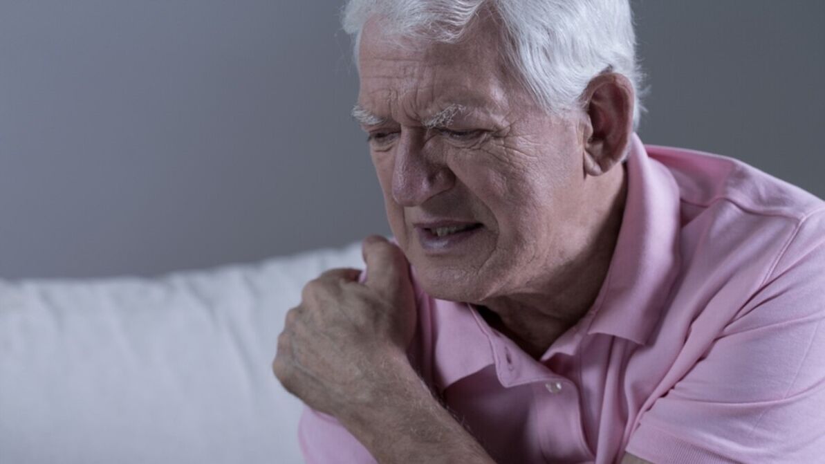 Péng am Schëllergelenk wéinst Arthrosis
