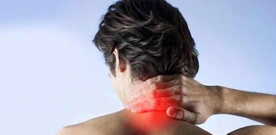Hals Schmerz wéinst Osteochondrose